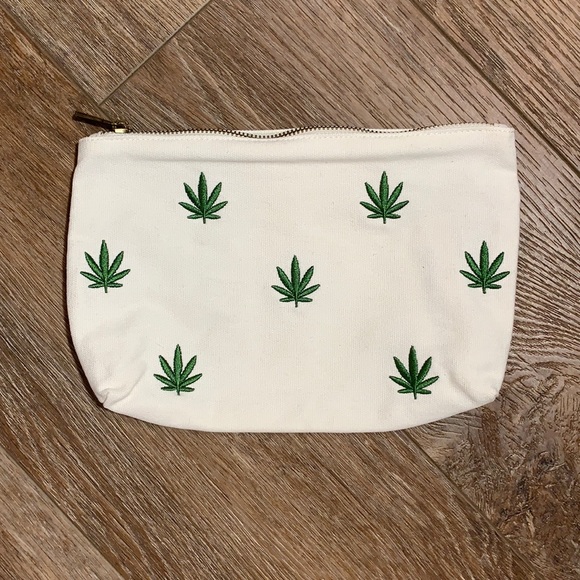 UO EXCLUSIVE EMBROIDERED ZIPPER POUCH **NWT** - Picture 2 of 5